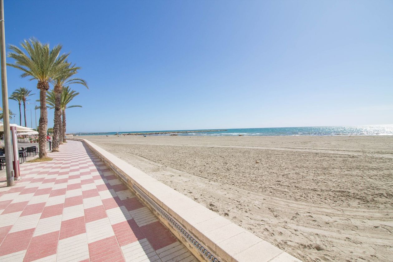 Levante Beach - Santa Pola Centre